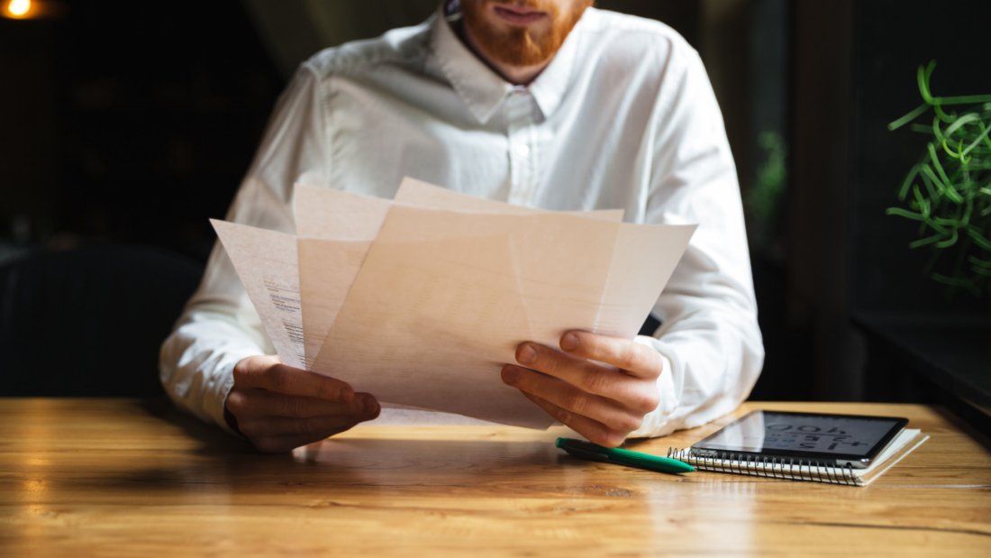 cropped-photo-young-readhead-bearded-man-working-with-papers (1)